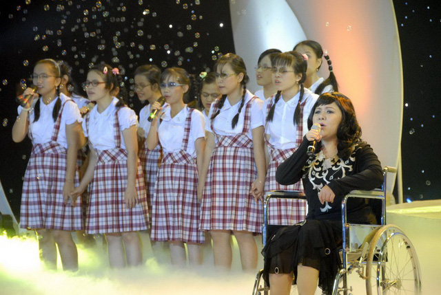 Chị[-]Nguyễn[-]Hướng[-]Dương[-]đã[-]về[-]với[-]mặt[-]trời